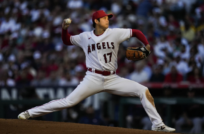 Ohtani can't see the pitcher until May, insists on playing, and I'll stop him. Roberts' pitching rehabilitation is still in progress