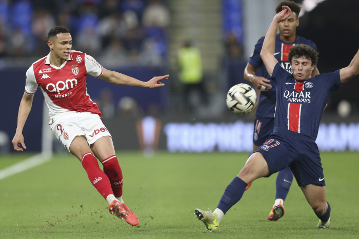 What a chance to score! PSG Prince Lee Kang-in, cannonball mid-range shot  67 minutes PSG wins Dembele's winning goal, 10 wins against Monaco → 3 consecutive Super Cups