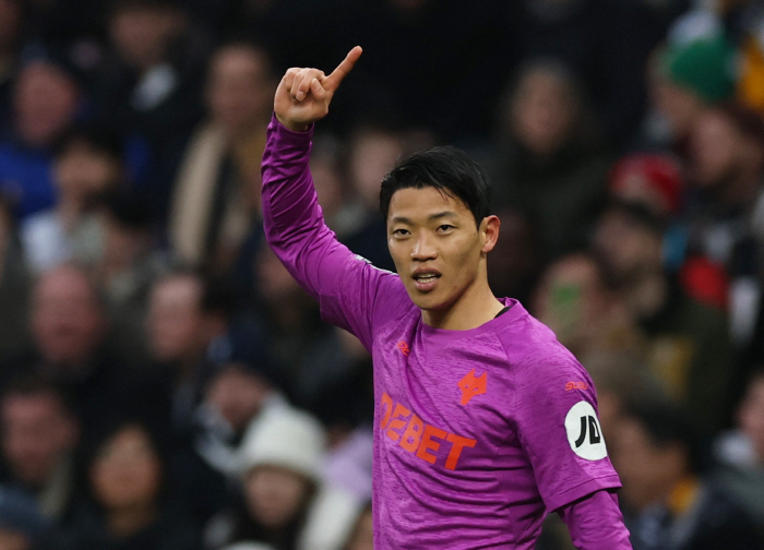 Hwang Hee-chan's transfer to West Ham negotiates with replacement manager in crisis after a day of rumors of a transfer to West Ham