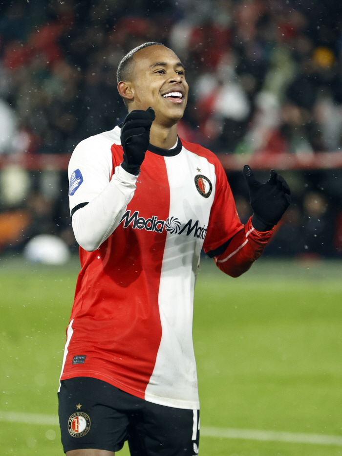 I'm not interested in a one-year extension option! Tottenham is desperate to find a replacement card for SON. Feyenoord's new winger goes even further, SON's perfect upgrade