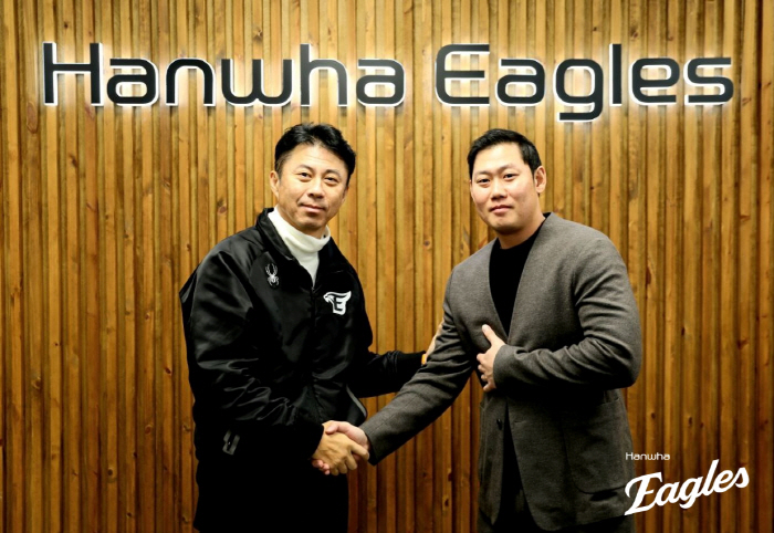 B grade FA application → 5 billion FA appears → Sat → single-year contract...We can meet again at the new stadium