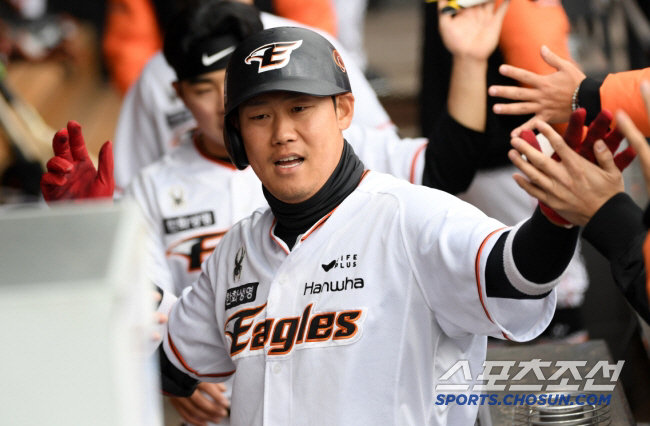  Grade B → Ha Joo-seok, who failed to complete the sat, will eventually remain in Hanwha...a one-year, one-year contract agreement