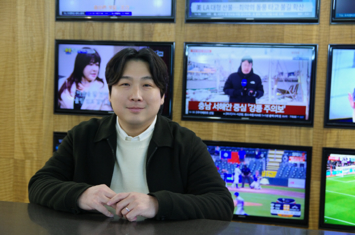 Heo Buk just opened his second life as a commentator for Heo Do-hwan and MBC Sports new challenge