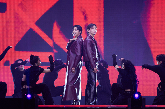 TVXQ, SM Town's 30th Anniversary Performance has been opened...a powerful opening with a rising line