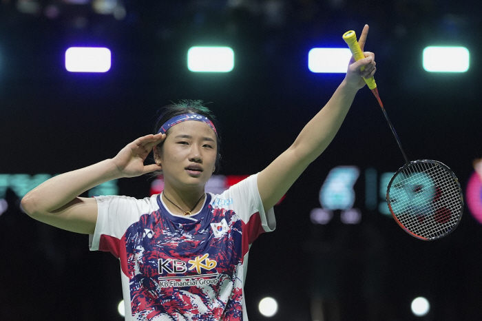 When Ahn Se-young pierced her gold vein, her brothers responded Ahn Se-young  Seo Seung-jae Kim Won-ho won the Malay Open at the same time...Ahn Se-young won the first tournament of the new year for the second consecutive year