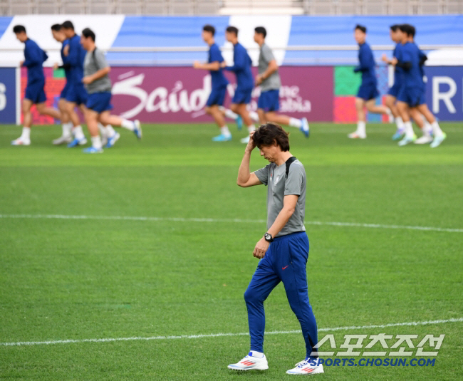 Chaotic Korean Soccer Still, Hong Myung-bo's Clock Goes...Departing from Europe on the 14th, checkpoint is