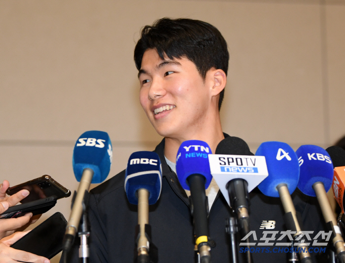 Kim Hye-sung came to the airport to see Kim Hye-sung, a 10-year-old child going to Major League Baseball. 