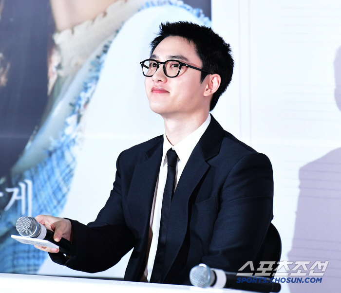  Do Kyungsoo's glasses look good on me?