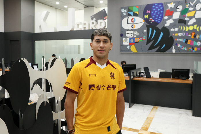 Happy Hayes returns home, Gwangju after 2 years away from Jeju...Jeong Hyo Ball Upgrade