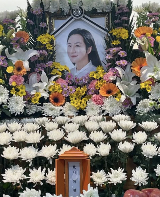 Lee Hee-chul's bereaved family, heartbreaking greetings after the funeral. Thank you for helping me like it's my work. 