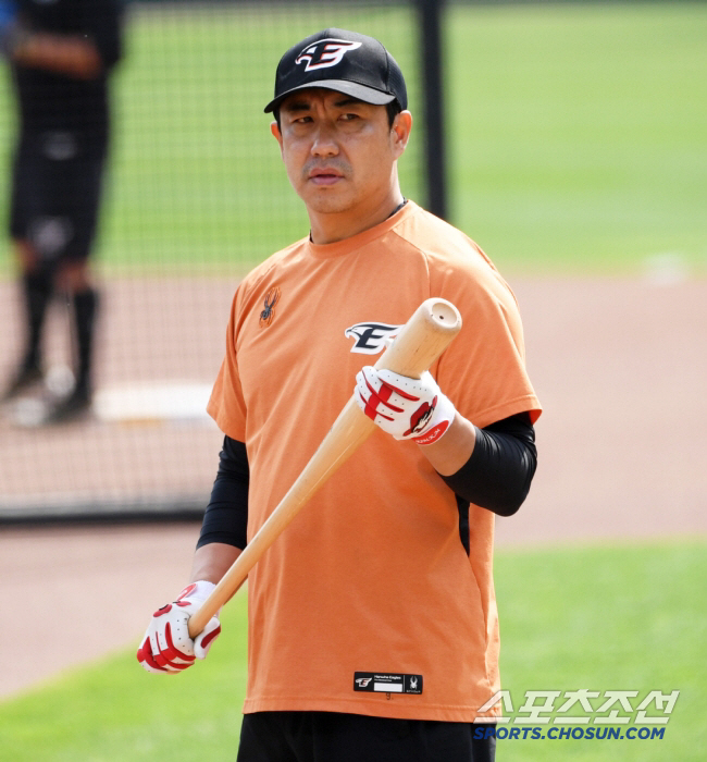Retired Kim Kang-min will become a member of the power reinforcement committee! Kang In-kwon, Heo Sam-young, and Lee Dong-wook also joined...The appointment of a national coach begins in earnest
