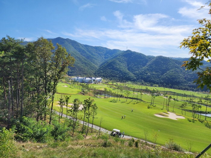 33,000 won for green fees, 1 free for 4 people? Let's play golf on the 9th, the golden holiday!