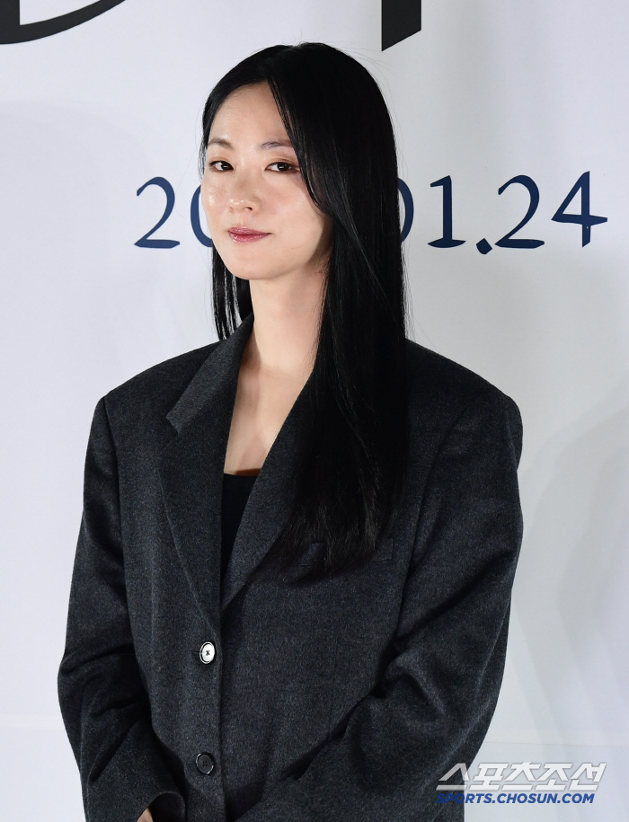  Jeon Yeo Bin, bold nun