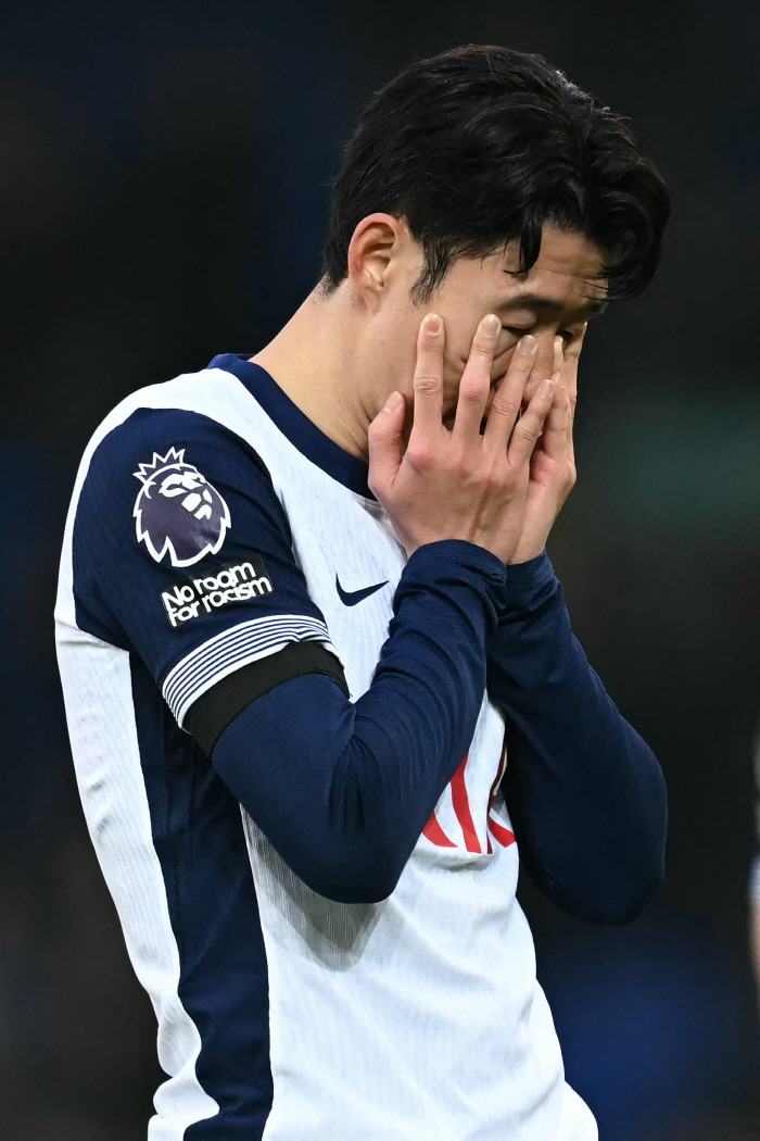 Unlucky XX Tottenham's shocking legendary treatment against Son Heung-min's face...Record most appearances in faded SON → shoulder to shoulder with Kane