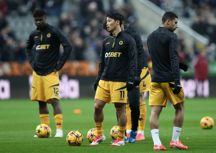  Re-riding the Re-riding Train! Hwang Hee-chan Missed Wolverhampton, Chelsea, Shocked for 3 consecutive losses with 13 losses...narrowly maintaining the right to remain