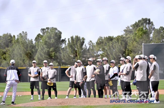 Of the 42, only 23 pitchers left the Arizona camp on the 23rd.Including three rookies. Kim Beom-seok is excluded. 