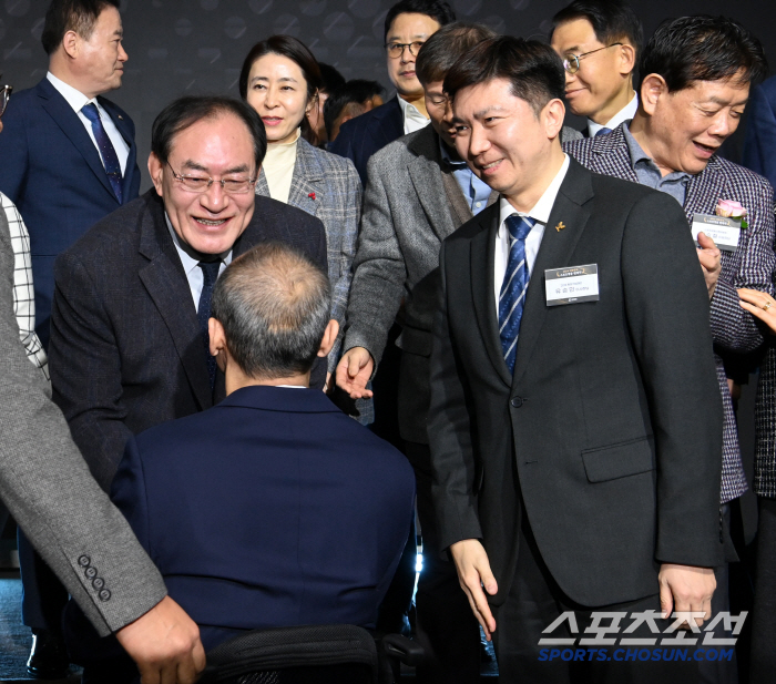 P.E. New start, 3 gold medals are together! Chairman Ha Hyung-joo's sports hero dedication ceremony, warm meeting with Chairman Yoo Seung-min X Jung Jin-wan