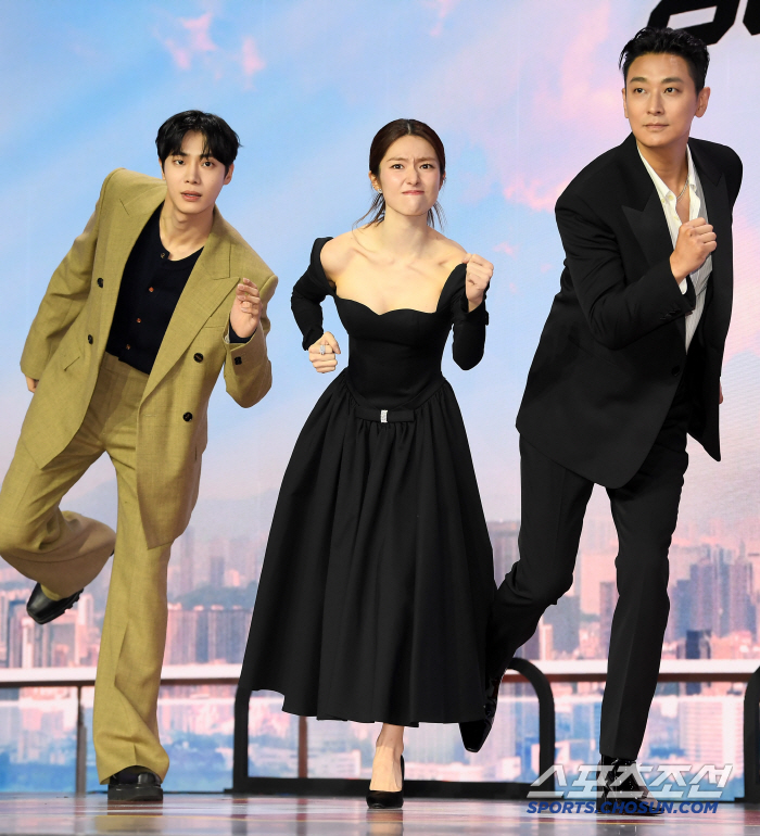  Chu Youngwoo, Ha Young Joo Jihoon, the center of severe trauma are running