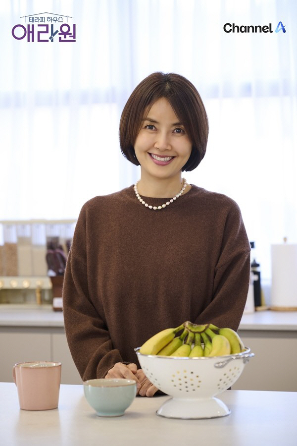 Shin Ae-ra said, 'Feeling a health signal, suggesting it yourself... 'I hope you experience change through 'ARA ONE'.'