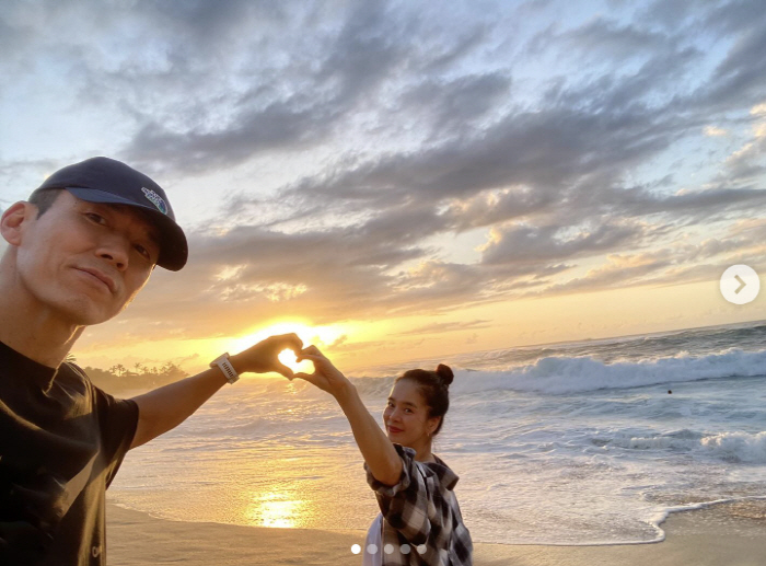 Sean ♥ Jeong Hye-young, a picturesque couple in their 21st year of marriage, I love you more today