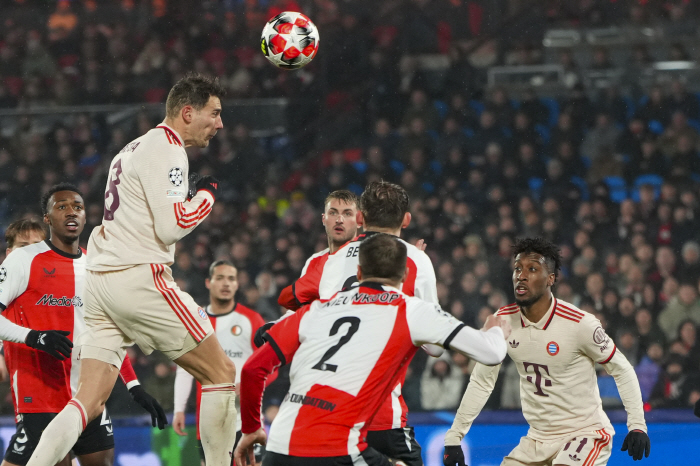  Kim Min-jae played in 62 minutes and lost 0-3 in Bayern Munich and Feyenoord. Hwang In-beom is absent from the injury