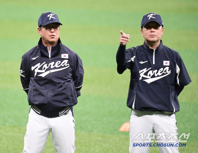 The glorious national team coach couldn't help but rejoice in his return to the field Director Ryu Joong Il, I'm sorry. 