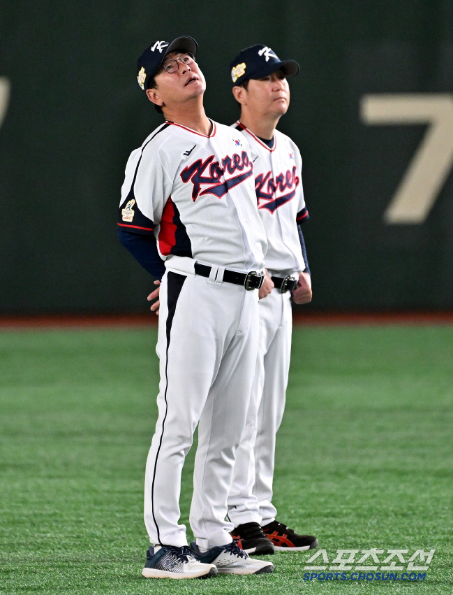 The glorious national team coach couldn't help but rejoice in his return to the field Director Ryu Joong Il, I'm sorry. 