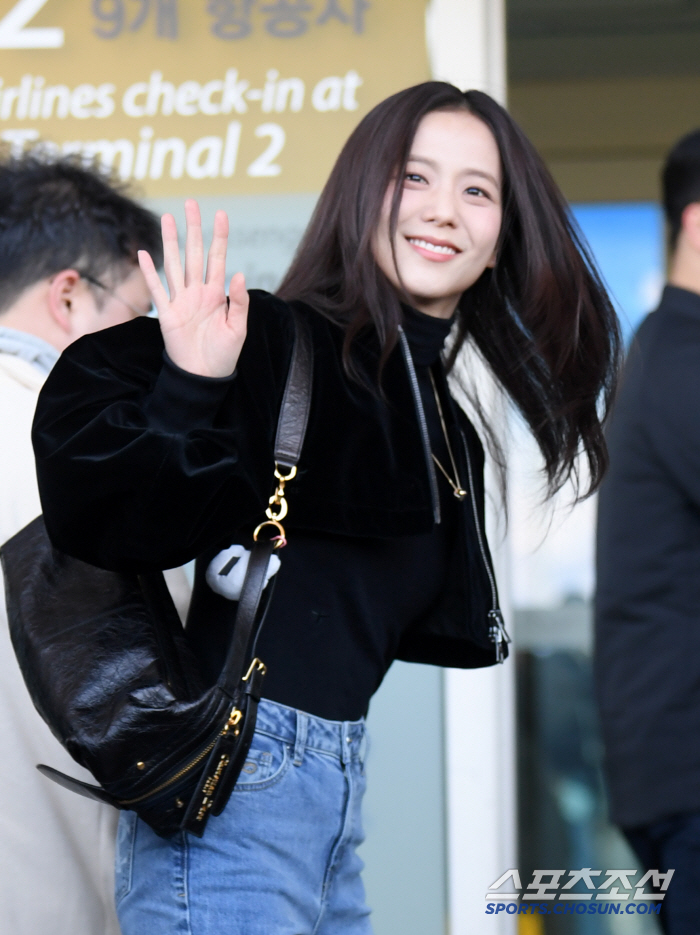  BLACKPINK JISOO is lovely