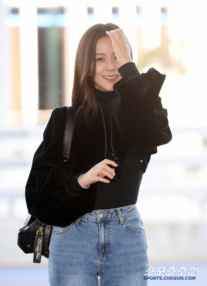  BLACKPINK's JISOO is fresh