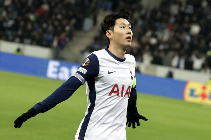 Super super awesome! Son Heung-min scored double digits for 9 consecutive seasons as EPL legend...Tottenham's 10th place alone after beating Kane