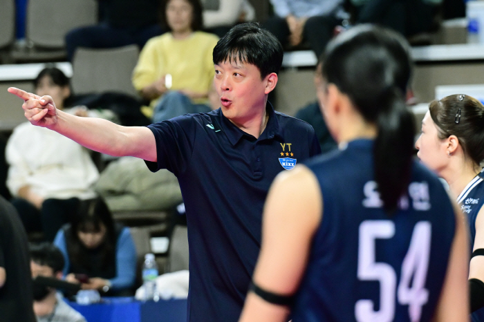 There's no practice like real games. Silva scored 42 points! GS Caltex won its first two consecutive games of the season after 146 minutes  full set of bloodshed...Industrial Bank of Korea Sinks for 6 consecutive losses, 4R Defeat Crisis 