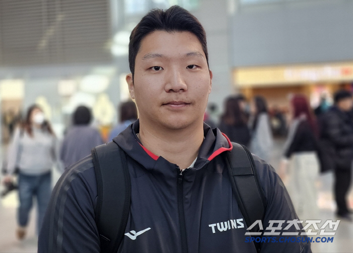 I can't give up on the first round. 6.6 billion Jang Hyun-sik Kim Kang-ryul instead of 7 billion Choi Won-tae. Last year's salary cap exceeded 2.4 billion won. This year, I barely got it right.