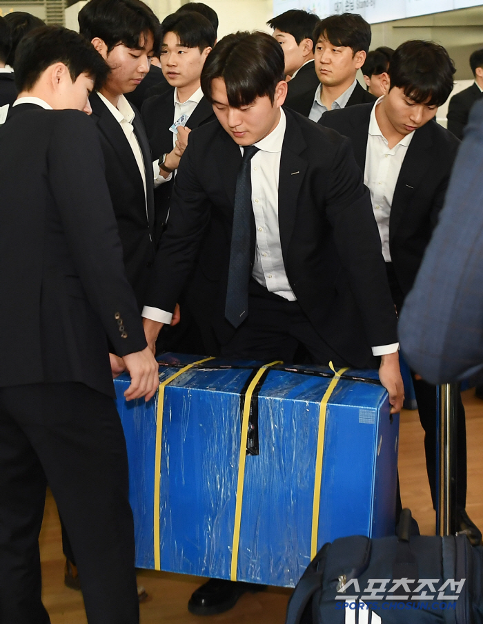 Kim Min-seok, who left with a smile, Kim Taek-yeon, the porter of the world's business