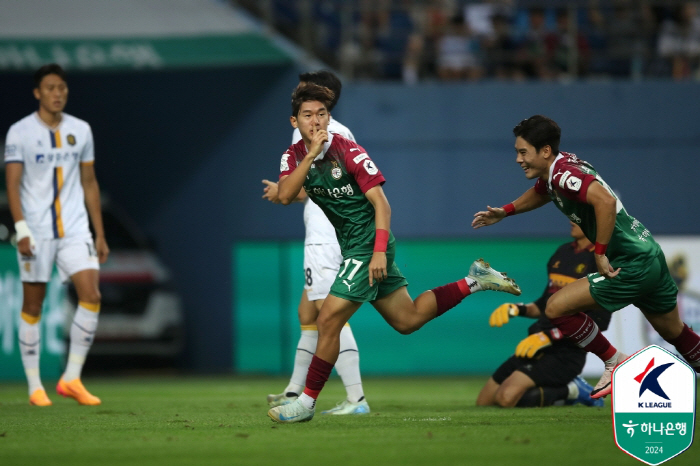 Minhyuk, wait there. K-League Daejeon Supernova Yoon Do-young, another Premier Leaguer is about to be born. Brighton Aston Villa are actively competing