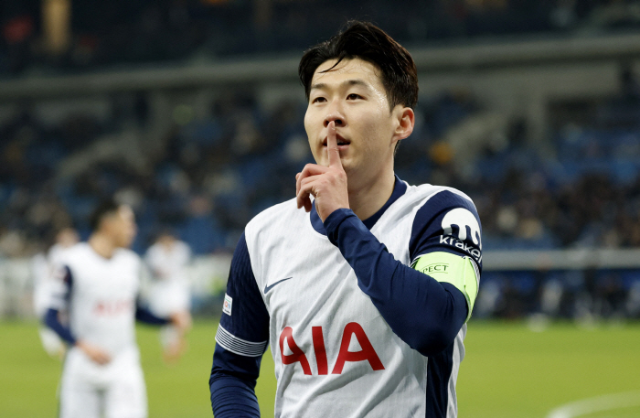 I'm worse than 17 years old to SON!I should reflect on my swear words right now, right? Son Heung-min bombed more than 10 goals for 9 consecutive seasons → Fans also changed their posture