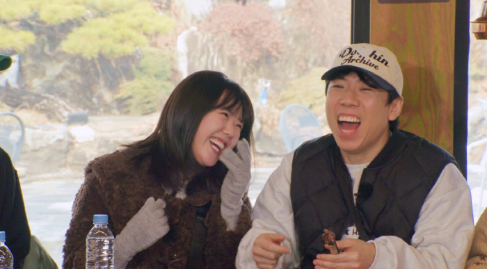 'Running Man' Members Compete in a Chaotic Bargain Hunt and Love Line Twist