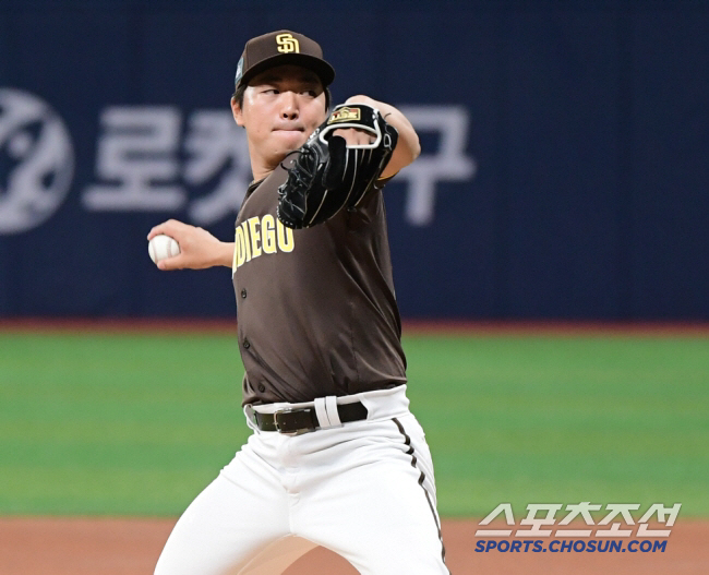 Going on a minor league tour with 3.2 billion won? Ko Woo-seok, who was invited to the spring camp, needs to show off his fiery fastball power now