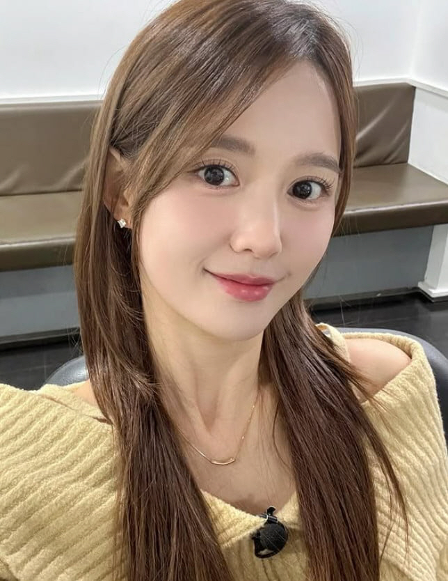  Are you 35 years old? Unreal Body Nam Bo-ra, Small Face  Slim Body Attracts Eyes