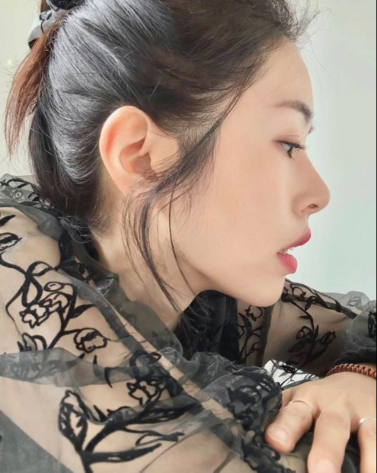  D4 months remarried after 11 years! Seo Dong-ju, black see-through selfie...Who is the groom who is 4 years younger than you?