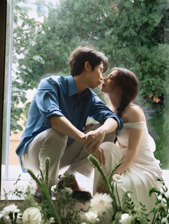 Ailee and Choi Si-hoon Share Wedding Pictorial Ahead of April Wedding