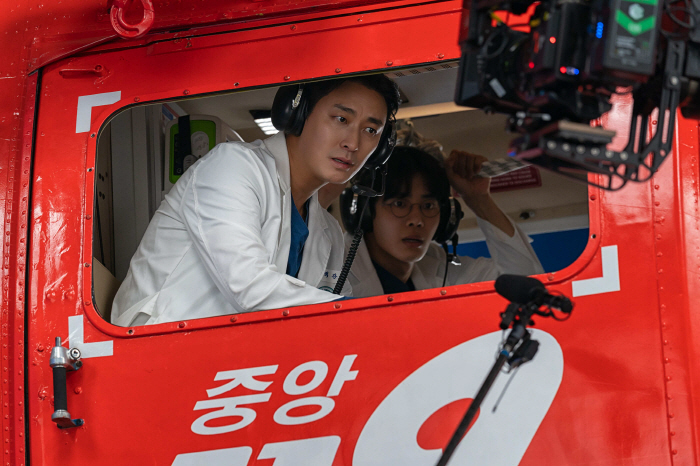 Season 2 is coming...Ju Ji-hoon and Chu Young-woo Severe Trauma Center ranked 3rd globally in 3 days of disclosure