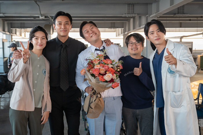 Season 2 is coming...Ju Ji-hoon and Chu Young-woo Severe Trauma Center ranked 3rd globally in 3 days of disclosure