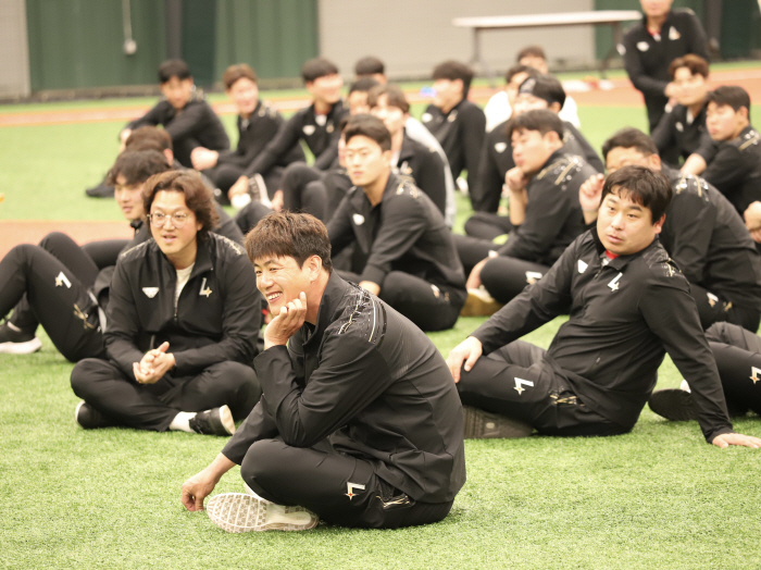 Squid Game at Campground! Kim Kwang-hyun to the final round to revive the loser → Even local spectators gathered