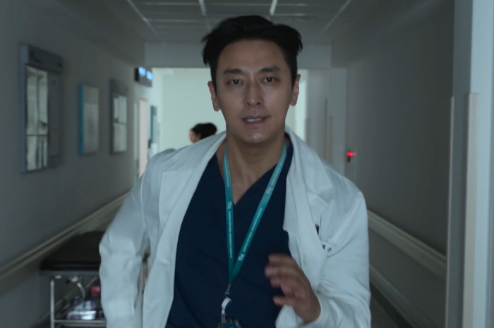 Ju Jihoon swallowed the Lunar New Year holiday..Severe Trauma Center → Summoned to the Palace