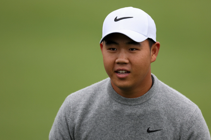 Kim Joo-hyung, who changed his putter, seems to win Pebble Beach Pro-Am