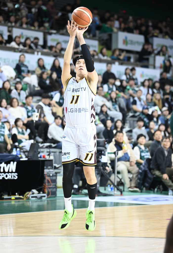 Maray Double → Heo Il-young's decisive 3-point shot Changwon LG grabbed Wonju DB 7661 and won seven consecutive games