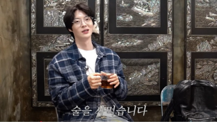 Ahn Jae-hyun Reveals His Unique Lifestyle 