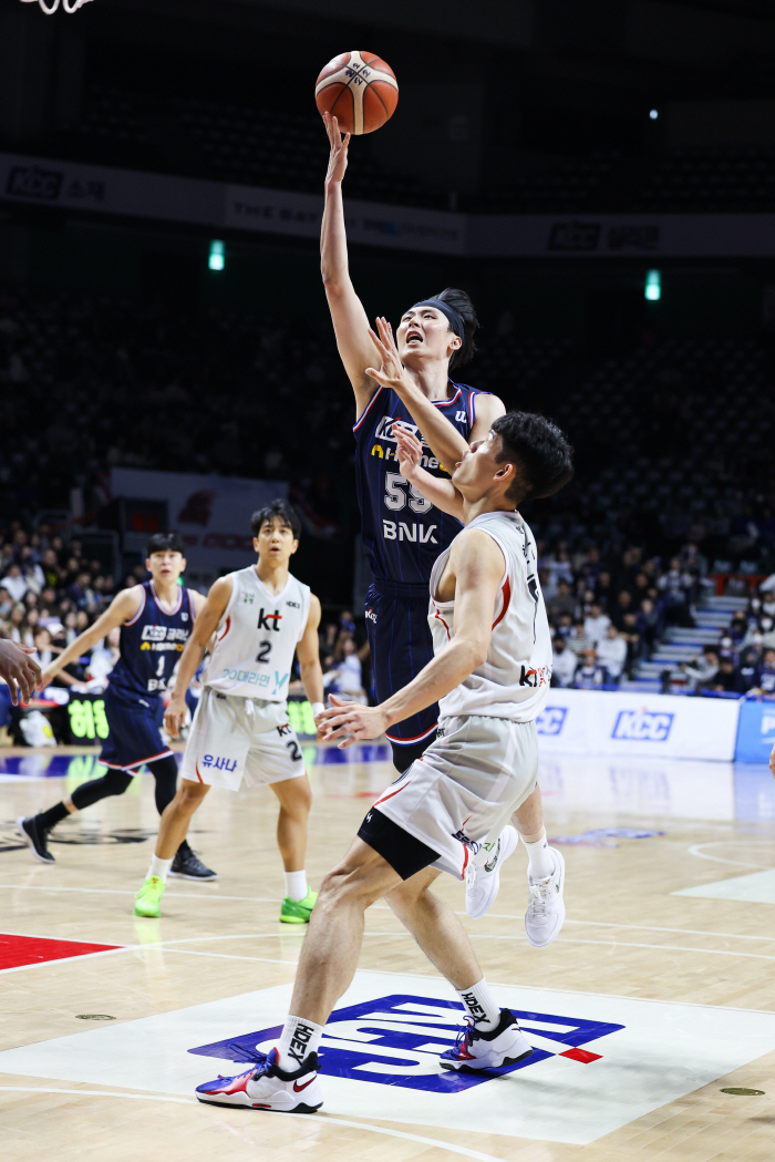 Song Kyo-chang Choi Jun-yong returned, but... KCC and KT lost four consecutive games and lost consecutive games