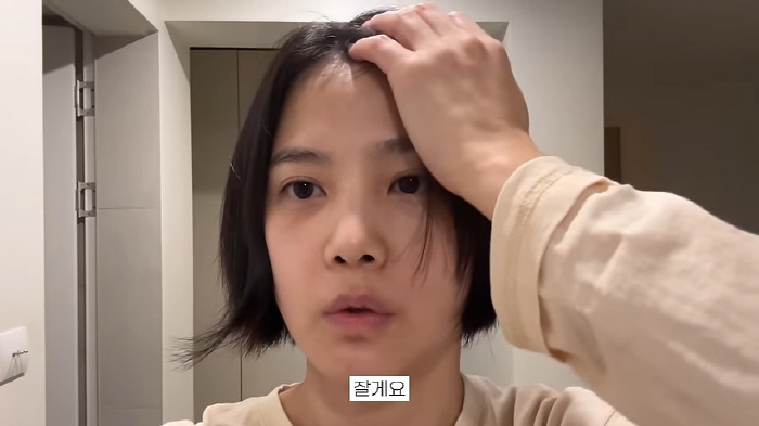 Yoon Seung-ah (Seung-ah Ro-woon) was surprised to find that she couldn't breathe and was heartbroken in her son's emergency room