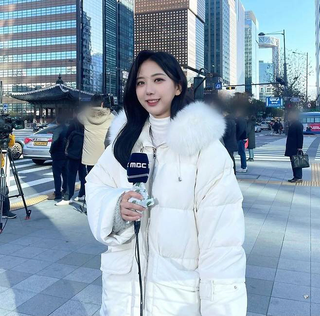  Oyo Anna's suspected bullying...Kim Ga-young Weather Forecast With Bright One-Piece Dress → Comments Window Closed